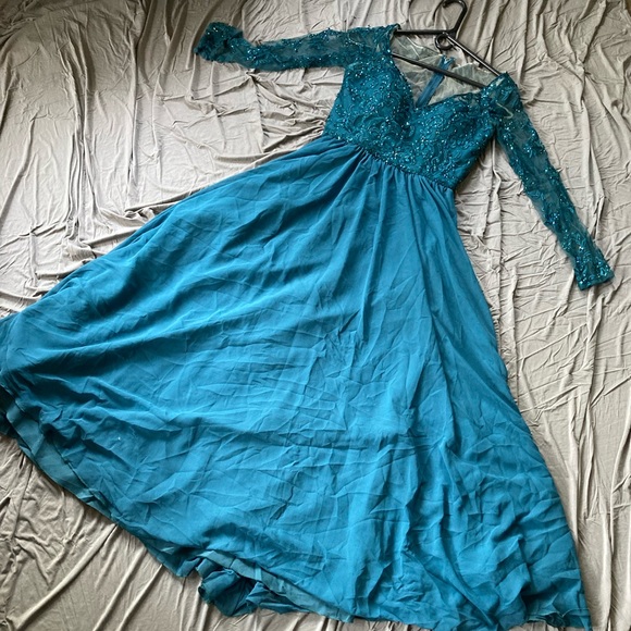 Turquoise gown - Picture 2 of 4
